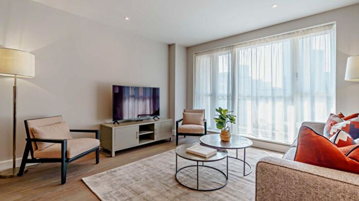 2 Bedroom Flat To Rent In Circus Apartments, Westferry Circus, London, E14