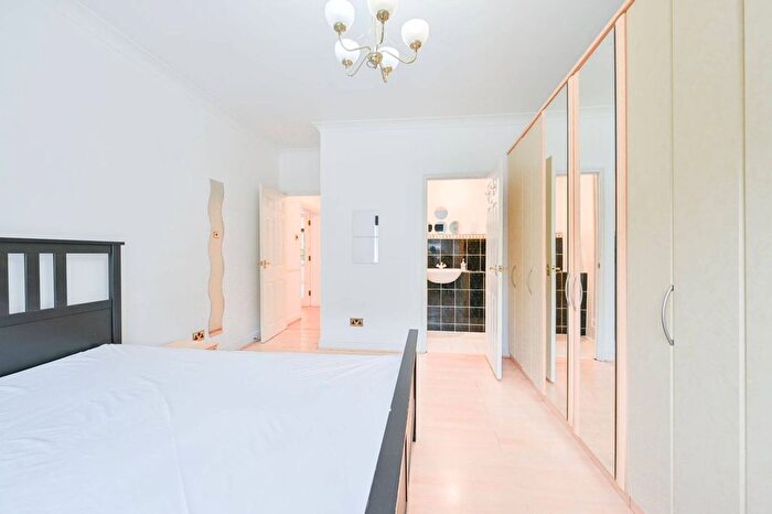 2 Bedroom Flat To Rent In Elderfield Place, Tooting Bec, London, SW17