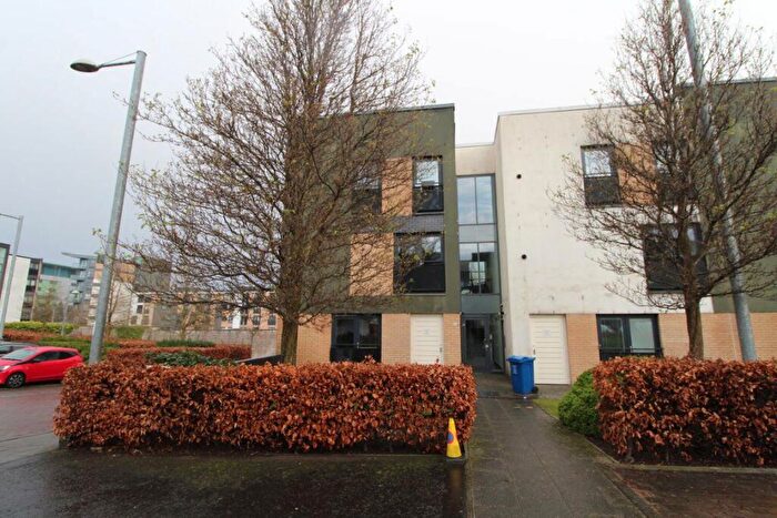 2 Bedroom Flat To Rent In Firpark Close, Glasgow, G31