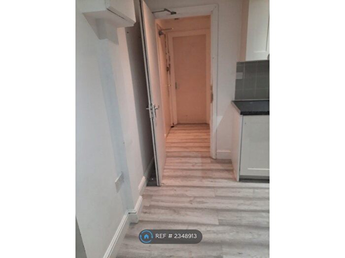 1 Bedroom Flat To Rent In Bethnal Green Road, London, E2
