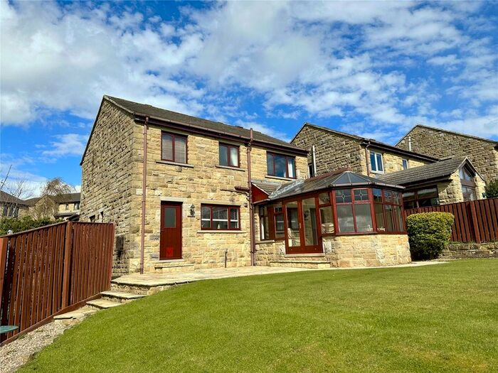 4 Bedroom Detached House To Rent In Park Avenue, Shelley, Huddersfield, West Yorkshire, Uk, HD8