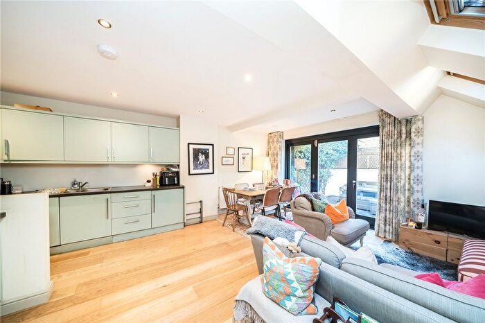 2 Bedroom Flat To Rent In Fabian Road, London, SW6