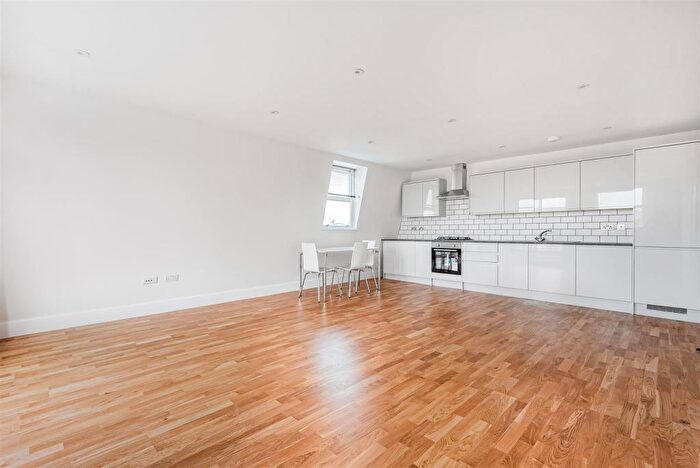 3 Bedroom Flat To Rent In Greencroft Gardens, West Hampstead, NW6