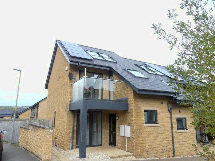 4 Bedroom Town House To Rent In Stansfield Close, Ilkley, LS29