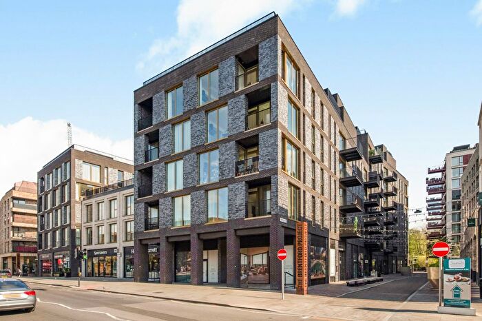 1 Bedroom Flat To Rent In Lewis House, Bradshaw Yard, TW8