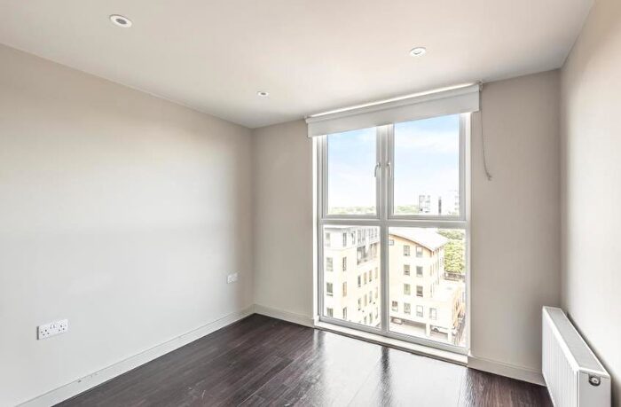 2 Bedroom Apartment To Rent In Miflats, Bracknell, Berkshire, RG12