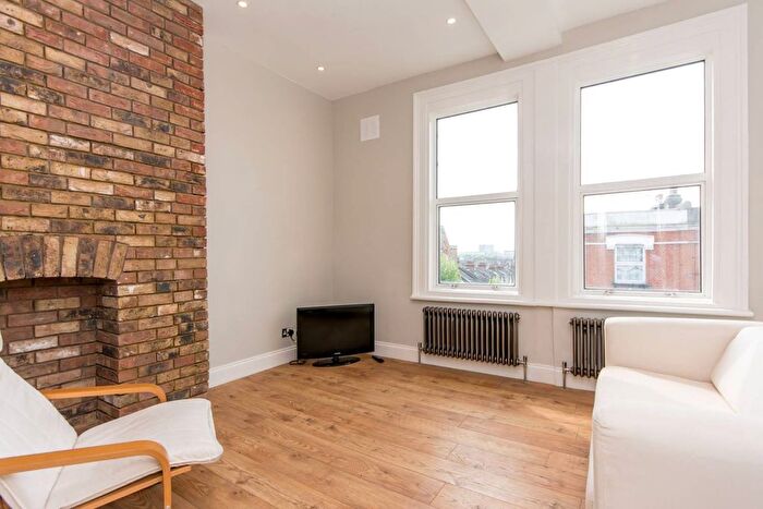 2 Bedroom Flat For Sale In Willesden Lane, Brondesbury, London, NW6