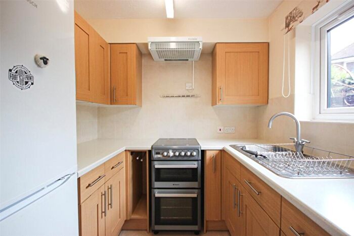 2 Bedroom Apartment For Sale In Warwick Avenue, Bedford, Bedfordshire, MK40