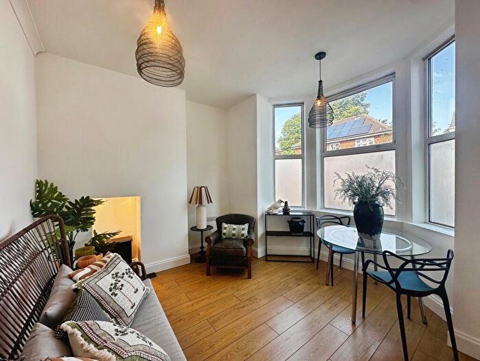 2 Bedroom Flat To Rent In Clarence Road, Hinckley, Leicestershire, LE10