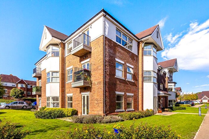 2 Bedroom Apartment For Sale In Durrants Drive, Faygate, RH12