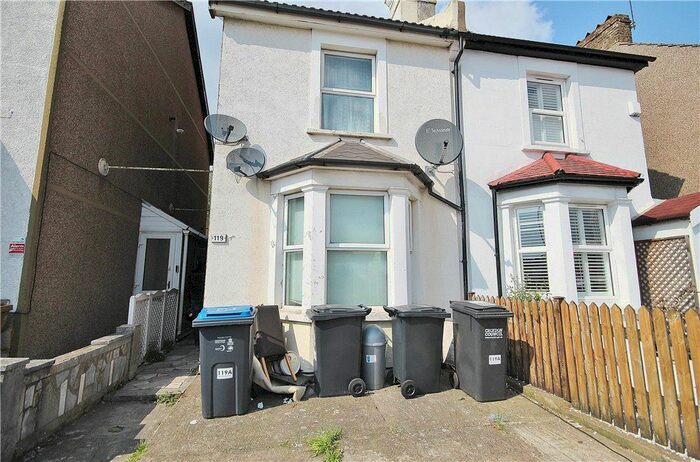 2 Bedroom Flat To Rent In Whitehorse Lane, London, SE25