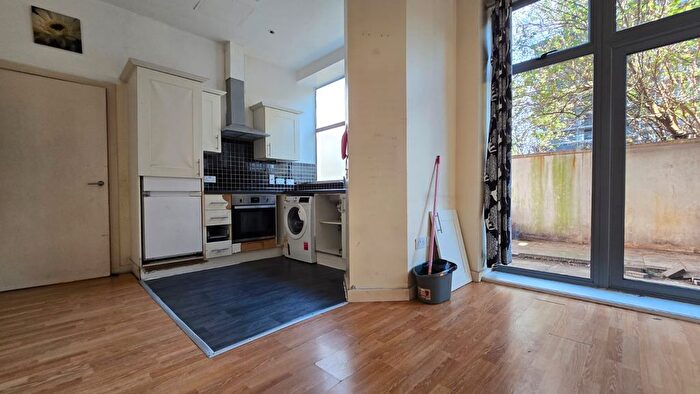 3 Bedroom Flat To Rent In Ley Street, Ilford, IG1
