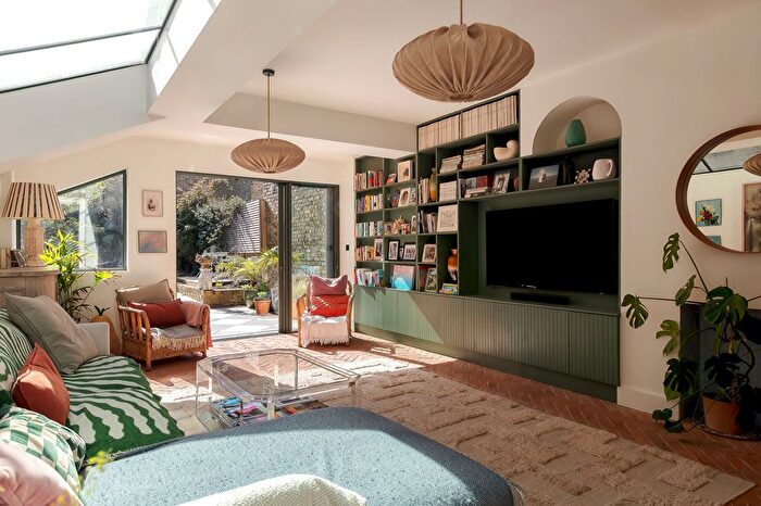 3 Bedroom Semi Detached House For Sale In Nunhead Grove, London, SE15