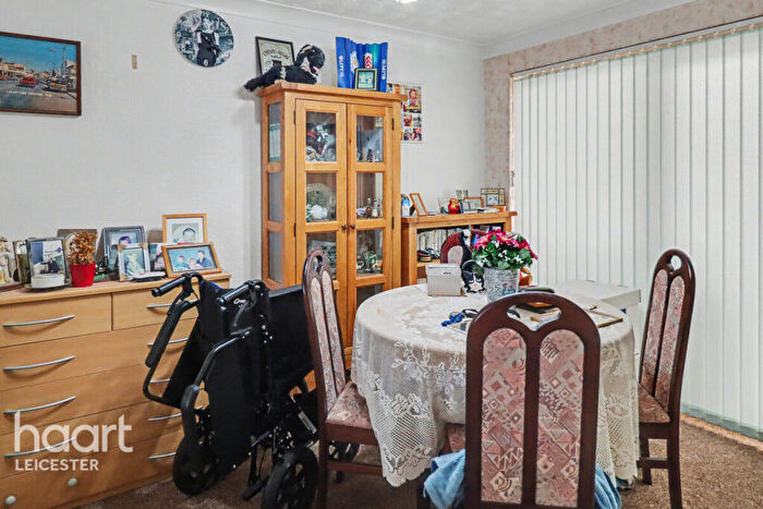 3 Bedroom Semi Detached House For Sale In Chevin Avenue, Leicester, LE3