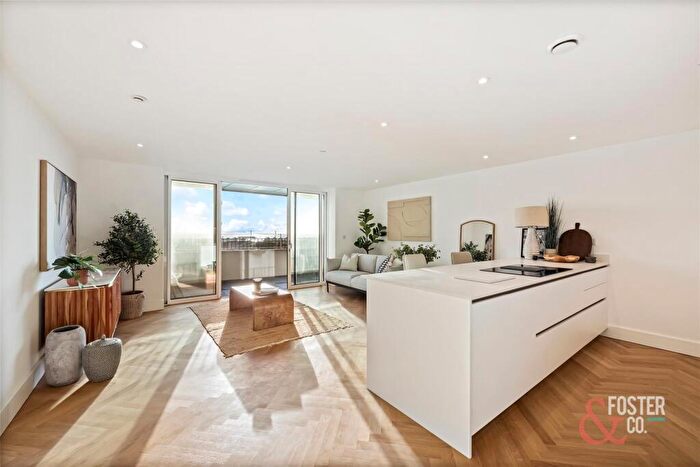 2 Bedroom Apartment For Sale In Kingsway, Hove, BN3