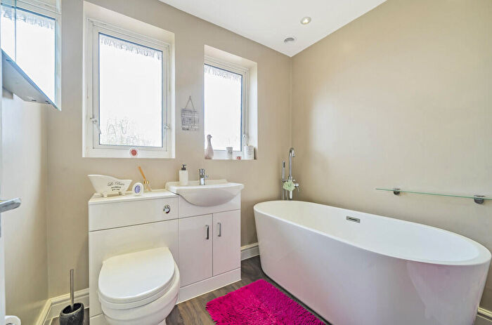 5 Bedroom Detached House For Sale In Meadow Way, Theale, Reading, RG7