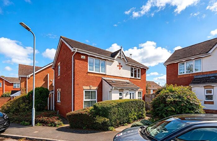 3 Bedroom Detached House For Sale In Heol Leubren, Barry, CF63