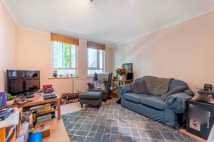 1 Bedroom Flat To Rent In Langdale Close, Oval, London, SE17
