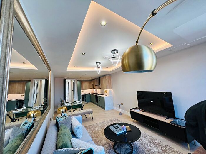 3 Bedroom Flat To Rent In Bed Pix Court, Peckham, London, SE15