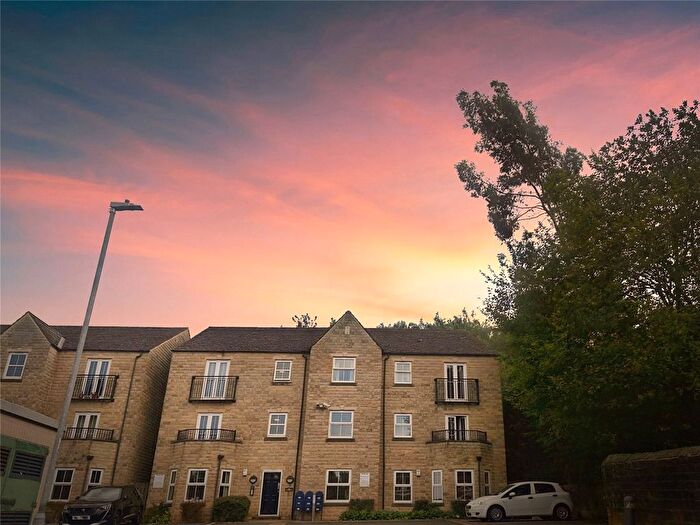 2 Bedroom Flat To Rent In Old School Gardens, Woodhead Road, Huddersfield, HD4