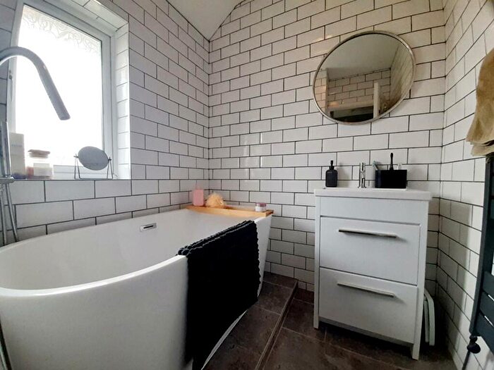 3 Bedroom Terraced House For Sale In Highfield Close, Gainsborough, DN21