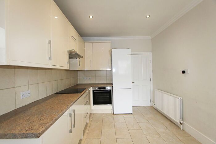 1 Bedroom Semi-Detached House To Rent In Western Avenue, London, NW11
