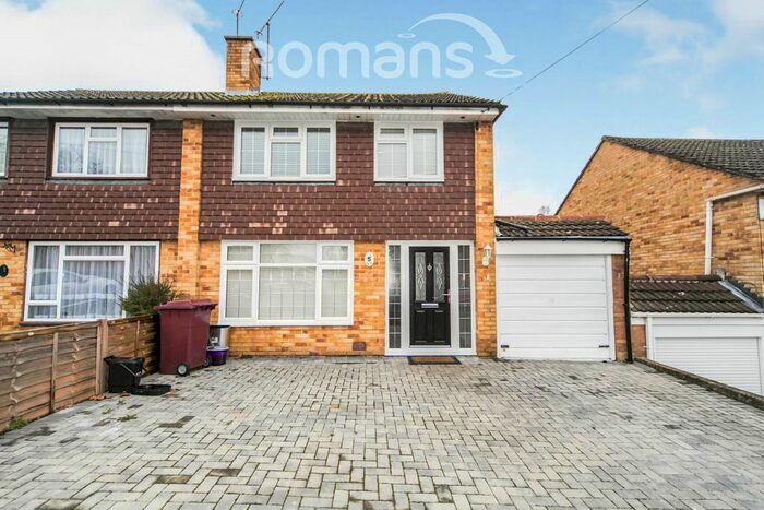 3 Bedroom Semi-Detached House To Rent In Trelleck Road, Reading RG1