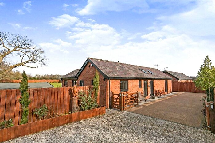 4 Bedroom Barn Conversion For Sale In Welsh Road, Ledsham, Ellesmere Port, Cheshire, CH66