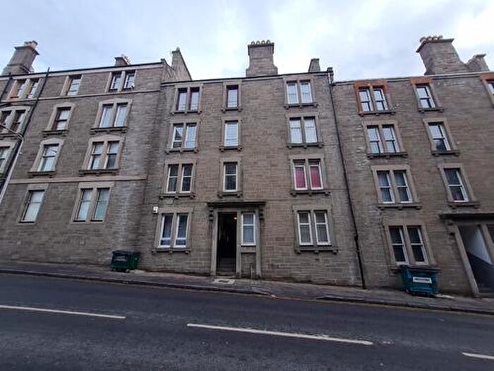 2 Bedroom Flat To Rent In Provost Road, Dundee, DD3