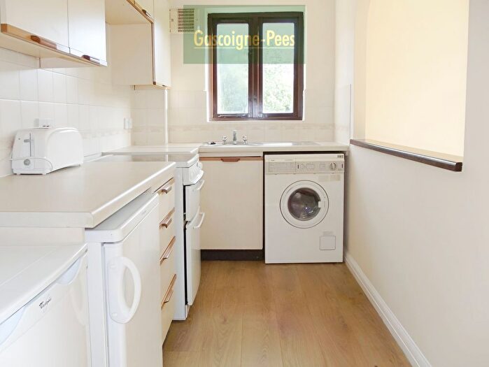 1 Bedroom Property To Rent In Devoil Close, Guildford, GU4