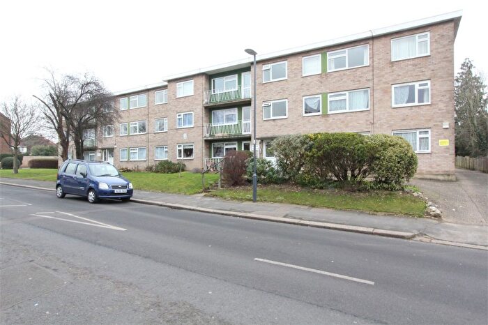 3 Bedroom Flat To Rent In Pinner View, Harrow, Greater London, HA1