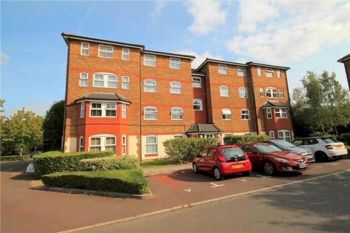 2 Bedroom Flat To Rent In Wingate Court, Aldershot GU11