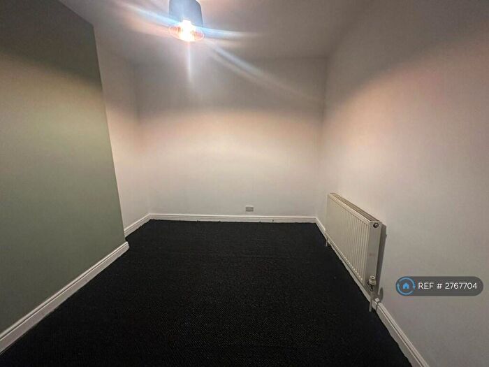 1 Bedroom Flat To Rent In Bury Old Road, Prestwich, M45