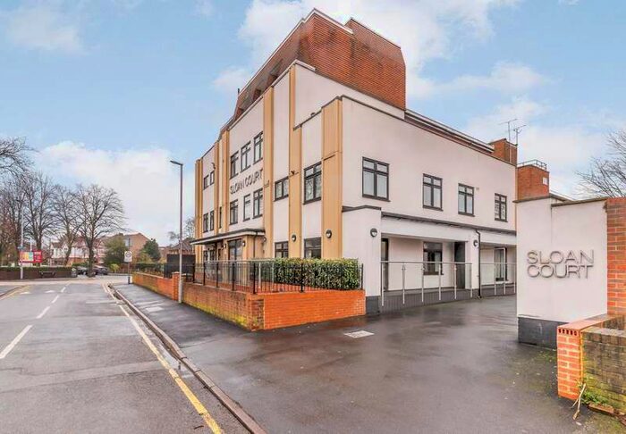 2 Bedroom Flat To Rent In Coombe Road, New Malden, KT3