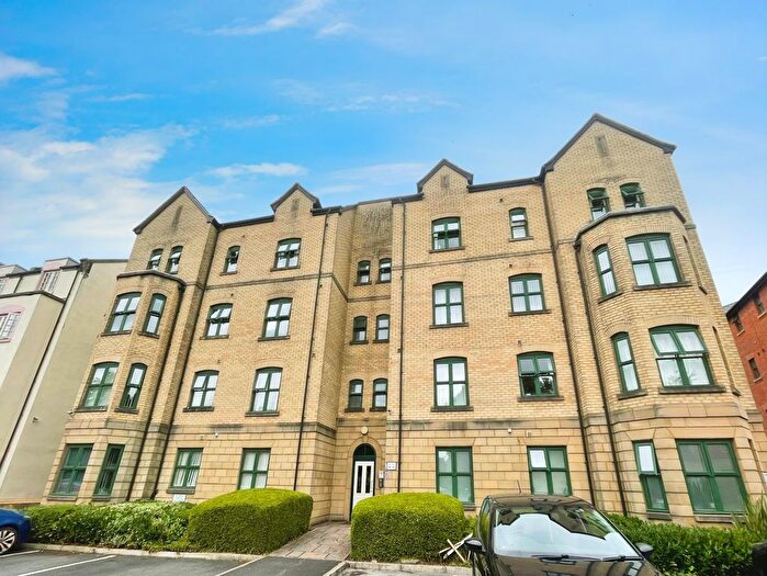 2 Bedroom Flat To Rent In Hadfield Close, Manchester, Greater Manchester, M14