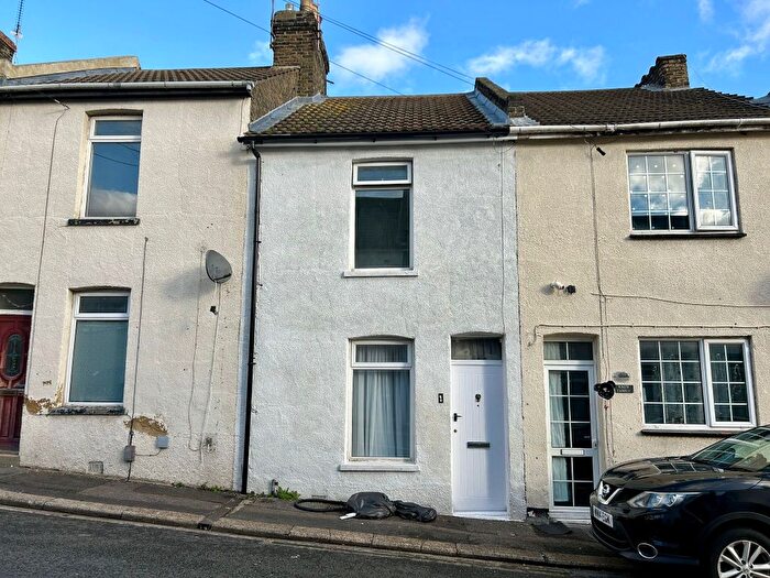 3 Bedroom Property To Rent In Wykeham Street, Rochester, ME2