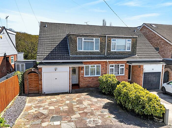 3 Bedroom Semi-Detached House For Sale In Mount Road, South Benfleet, SS7