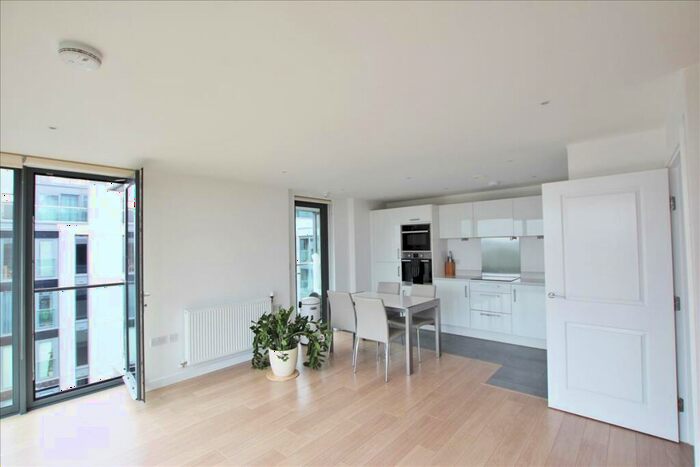 2 Bedroom Flat To Rent In Kingfisher Heights, Waterside Way, Tottenham, London, N17