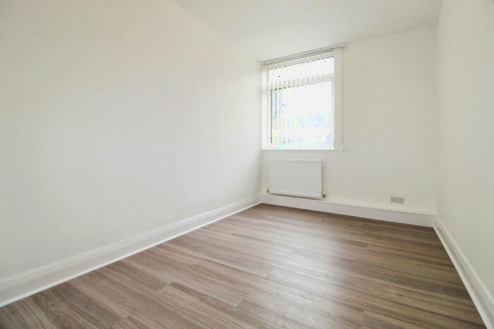 3 Bedroom Flat To Rent In Peters Lodge, Stonegrove, Edgware, HA8