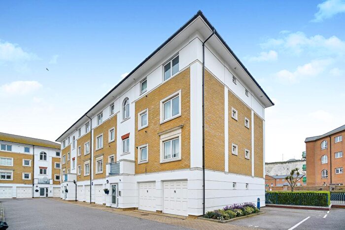 2 Bedroom Flat To Rent In Merton Court, The Strand, Brighton, BN2