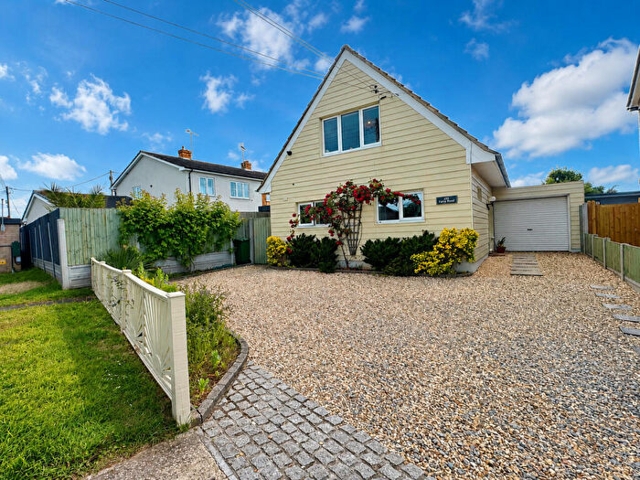 4 Bedroom Detached House For Sale In Ferry Road, Hullbridge, SS5