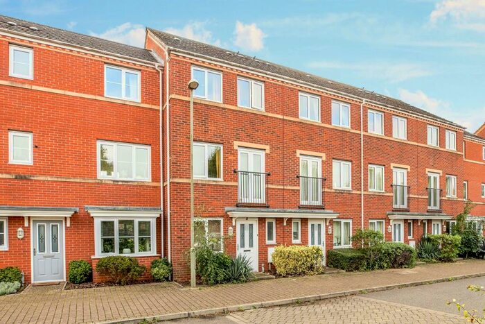 4 Bedroom Town House To Rent In Alma Road, Banbury, OX16