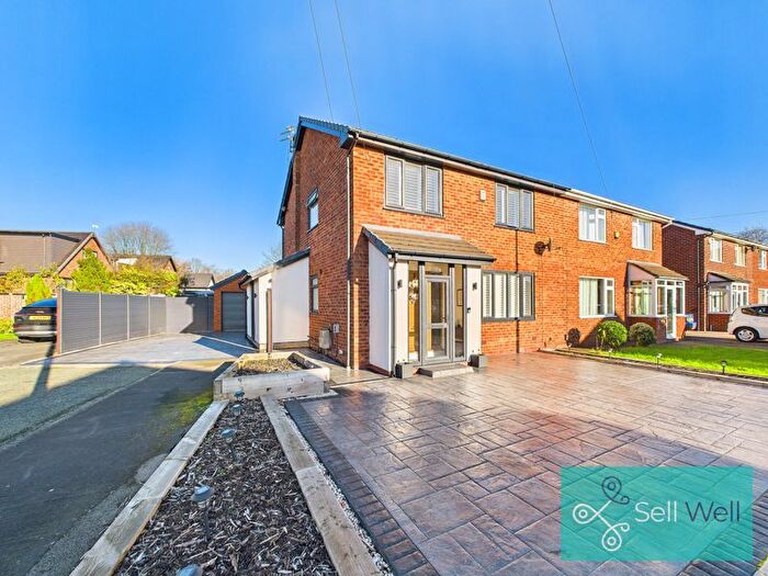 4 Bedroom Semi Detached House For Sale In Ladybridge Avenue, Worsley, Manchester, M28