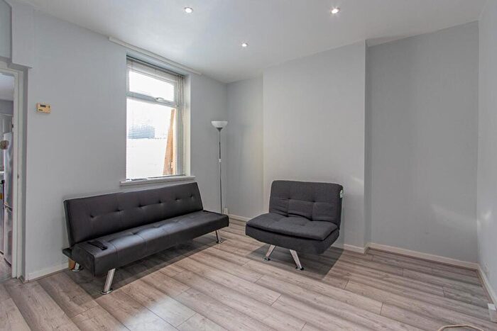 4 Bedroom Private Halls To Rent In Minster Street, Cathays, CF24