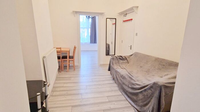 1 Bedroom Flat To Rent In Urswick Road, Hackney, E9