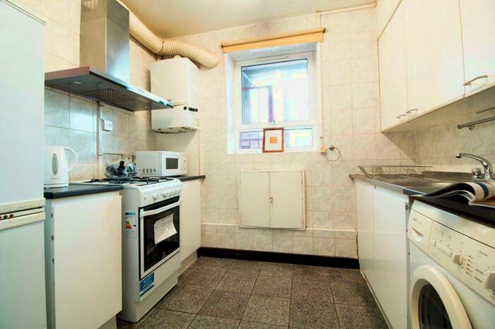 3 Bedroom Flat To Rent In Bowry House, Wallwood Street, Burdett, St Pauls Way, Mile End, London, E14