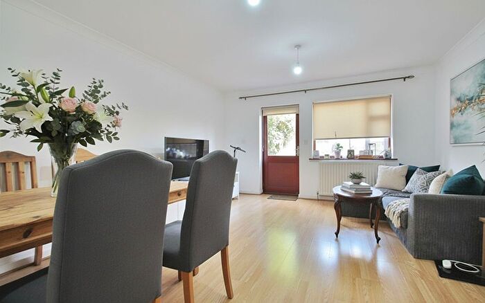 3 Bedroom Terraced House To Rent In Linkfield Road, Isleworth, TW7