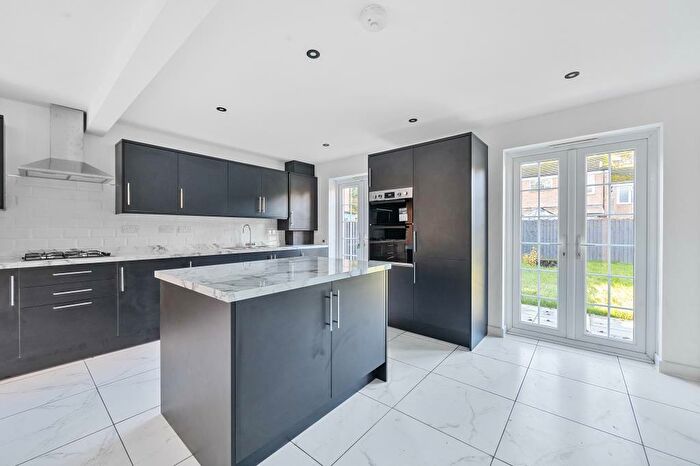 3 Bedroom Terraced House To Rent In Birch Hill, Berkshire, RG12