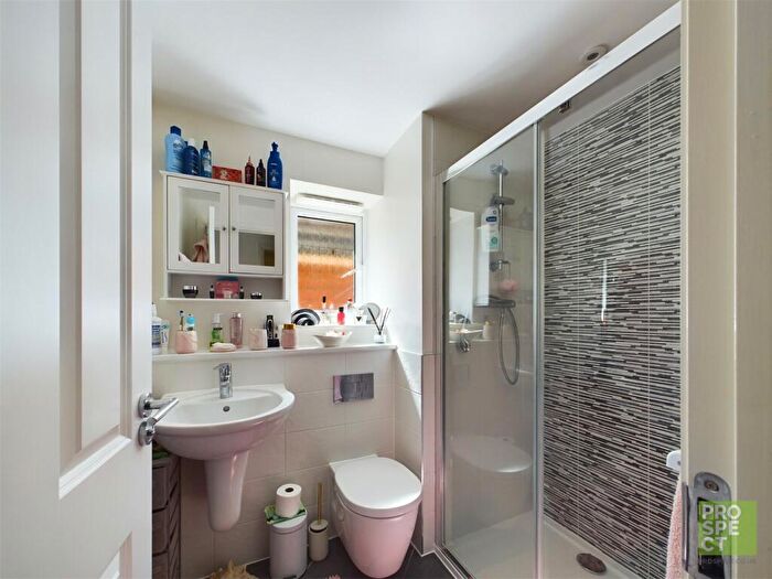 4 Bedroom Detached House For Sale In Glasspool Road, Winnersh, Wokingham, Berkshire, RG41