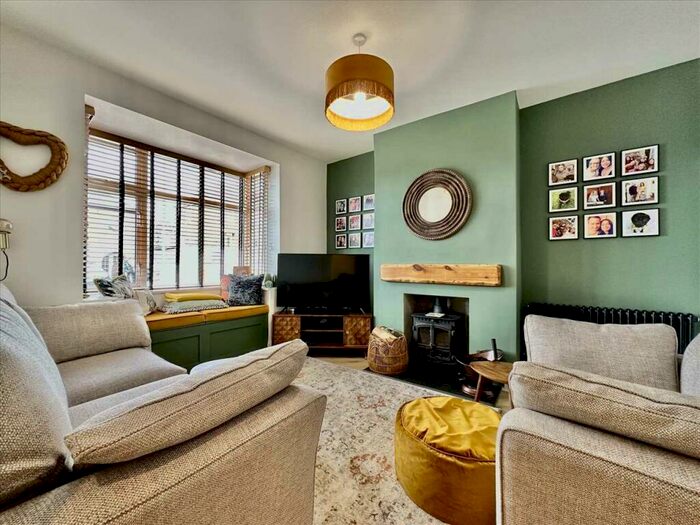 2 Bedroom Bungalow To Rent In Lansdowne Road, Plymouth, Crownhill, PL6